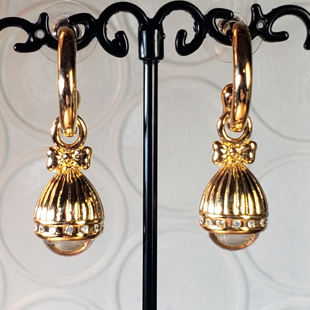 NIB - Joan Rivers earrings (matches Egg pendant watch from JR)